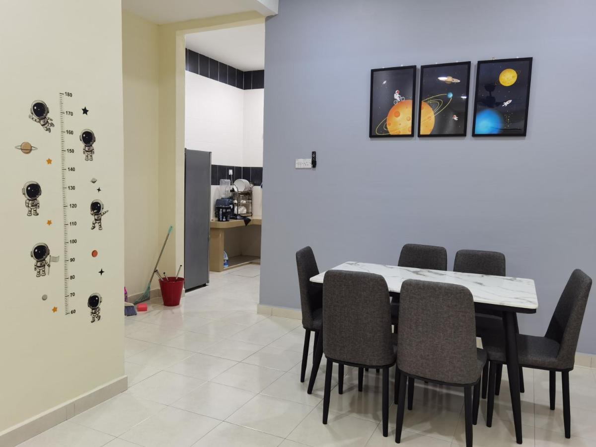 My Homestay Sitiawan - Astronaut Space House 8 Pax Kültér fotó